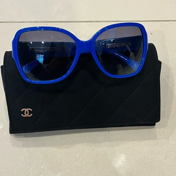 Chanel Blue Oversize Sunglasses 1342/9s - Picture 2 of 7